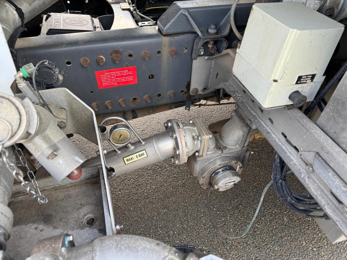 Camion citerne Renault Premium 370 DXI