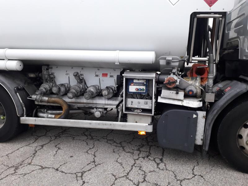 Camion citerne Renault Premium 440 DXI