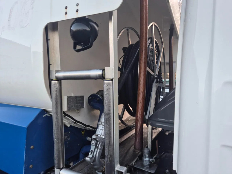 Camion citerne Scania P310 13500L CARBURANT / FUEL - 4 COMP