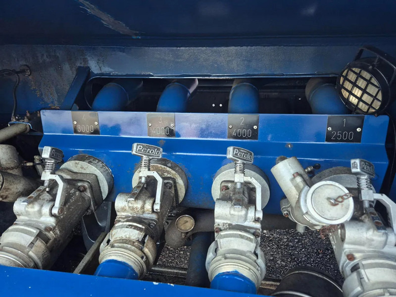 Camion citerne Scania P310 13500L CARBURANT / FUEL - 4 COMP