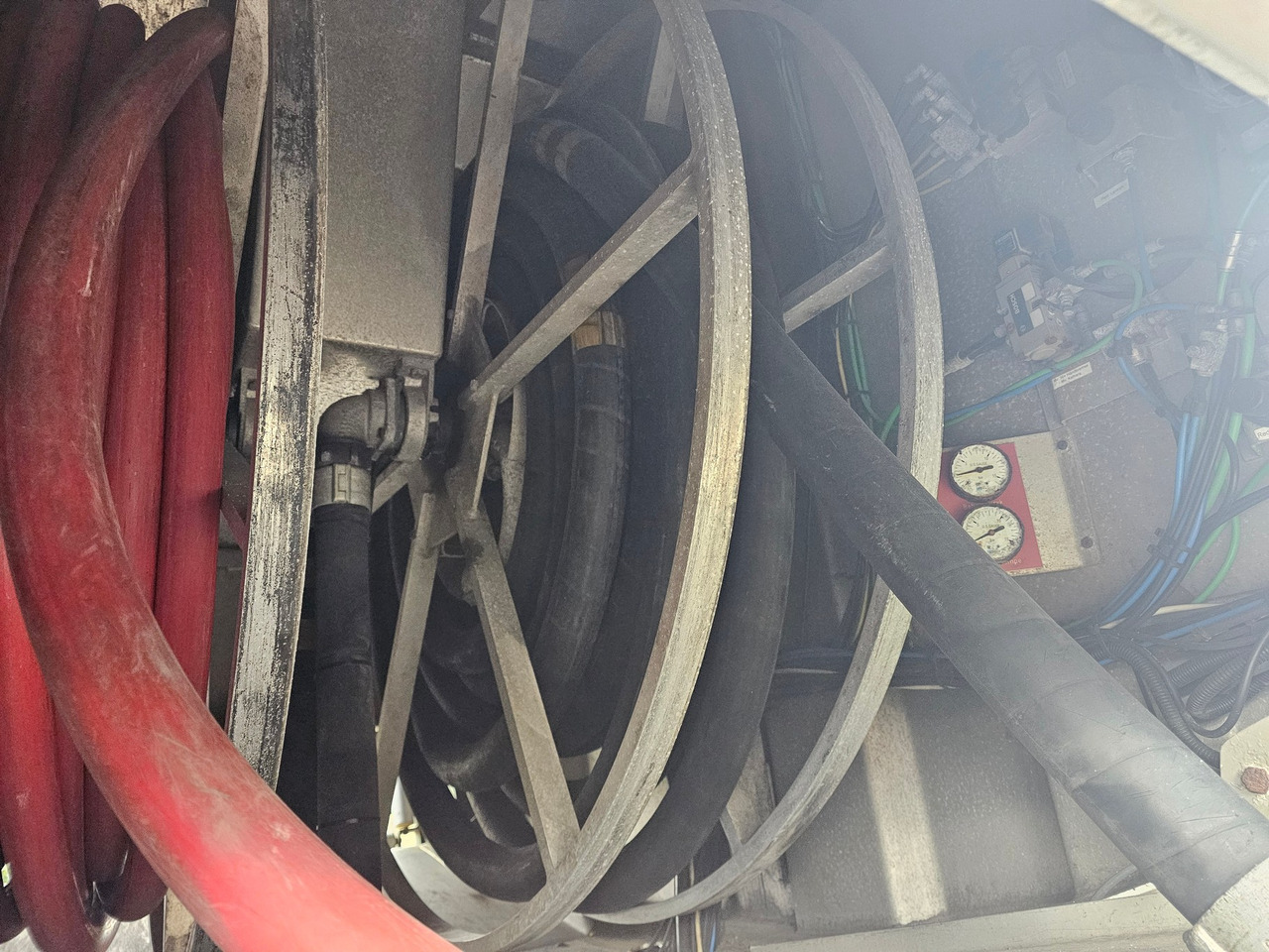 Camion citerne Scania P420 6x2*4