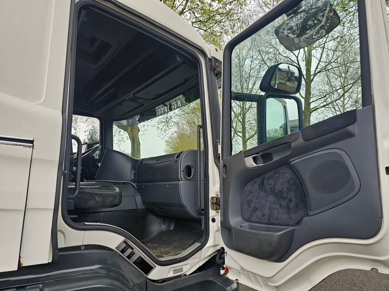 Camion citerne Scania P420 Cp 19 6x2*4