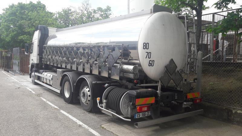 Camion citerne Volvo FM12 450