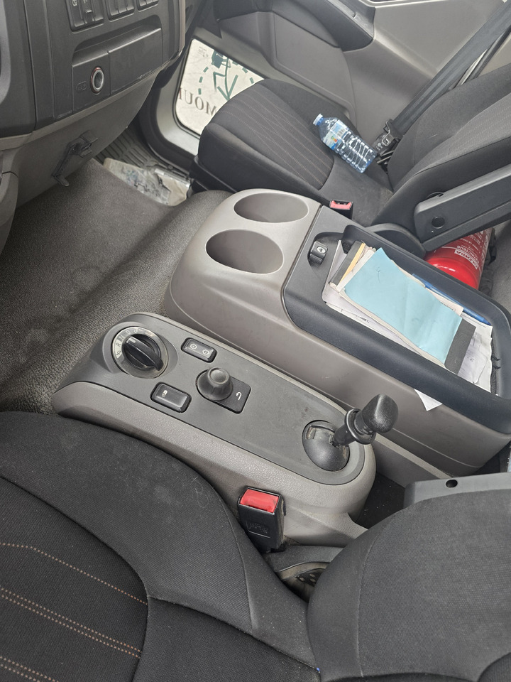 Camion fourgon DAF LF 320