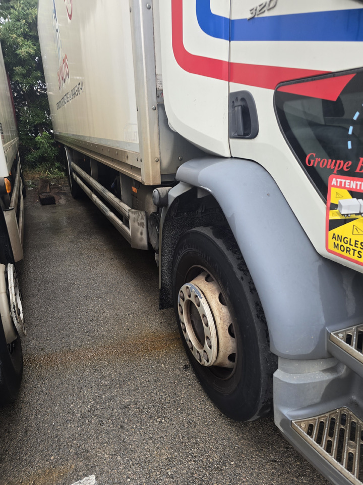 Camion fourgon DAF LF 320