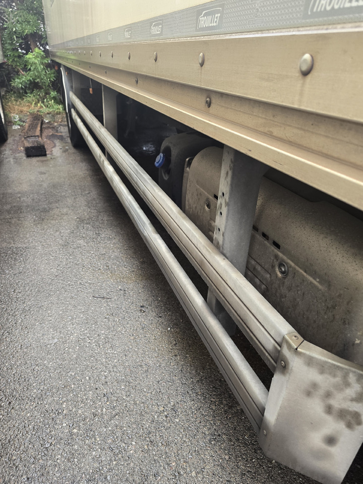 Camion fourgon DAF LF 320