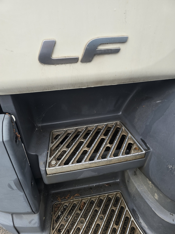 Camion fourgon DAF LF 320