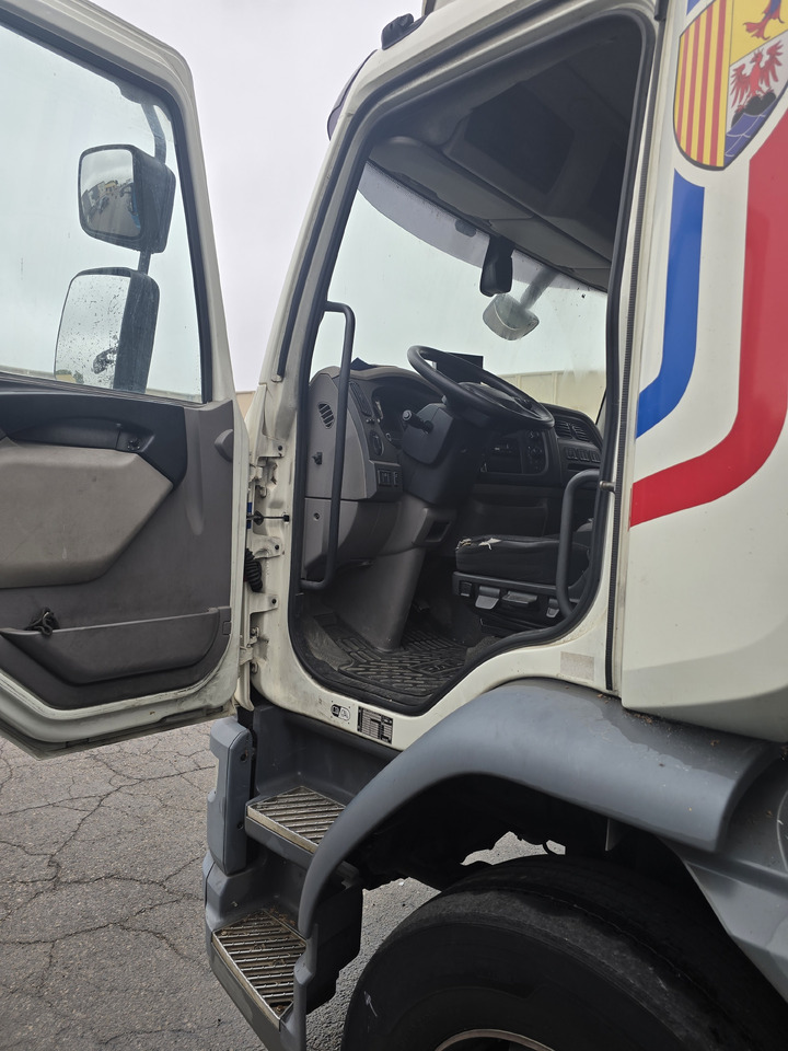 Camion fourgon DAF LF 320