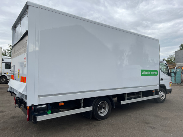 Camion fourgon FUSO CANTER