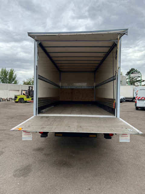 Camion fourgon FUSO CANTER