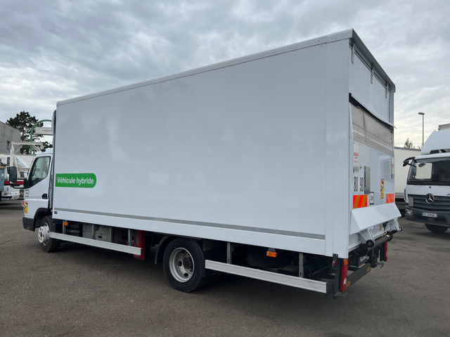 Camion fourgon FUSO CANTER