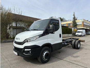 Camion fourgon Iveco 2 x Daily 72C180 7,2 to Fahrgestell E6 luftgefedert!