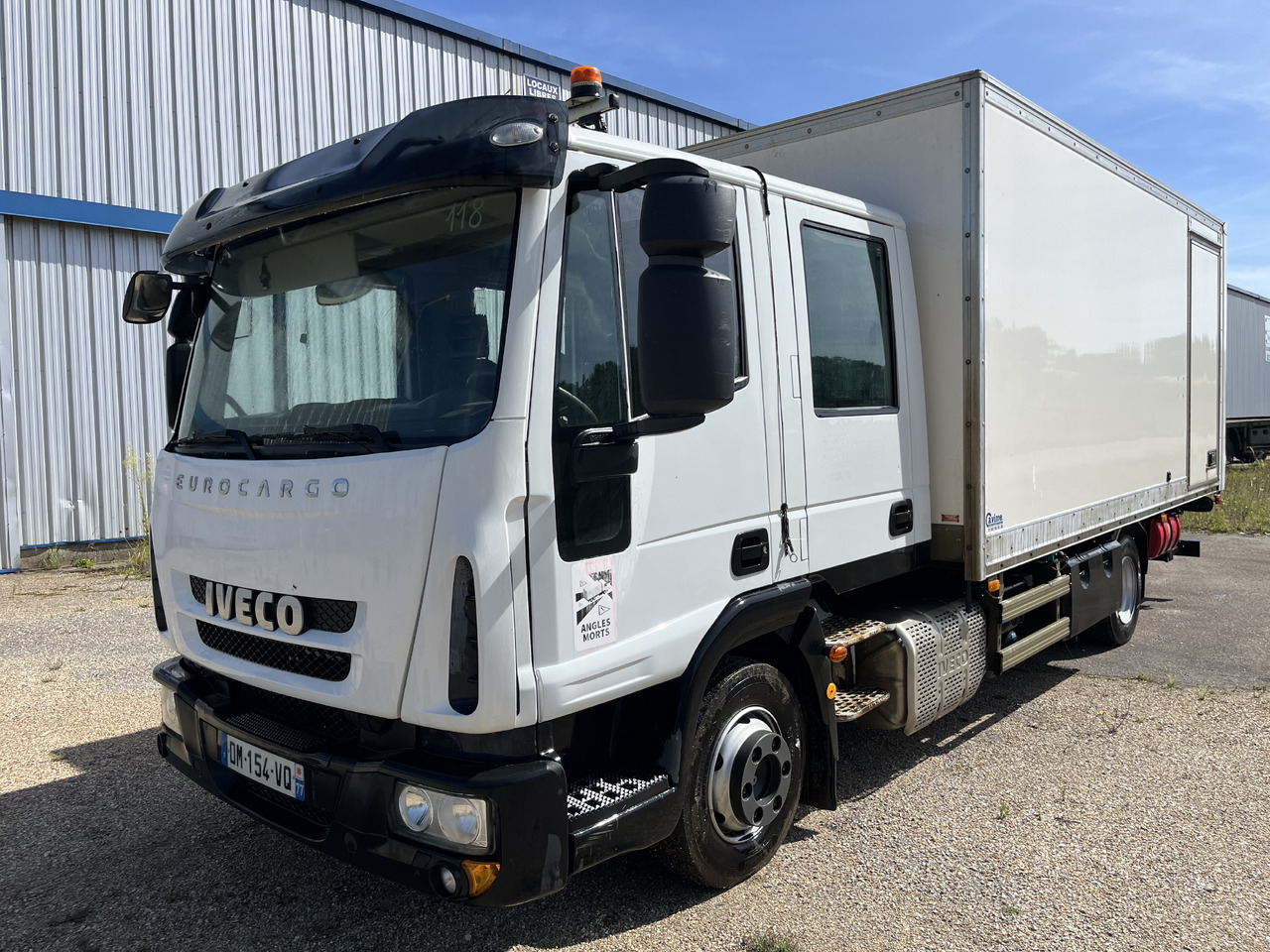 Camion fourgon Iveco Eurocargo 100E22 caisse double cabine 7 places