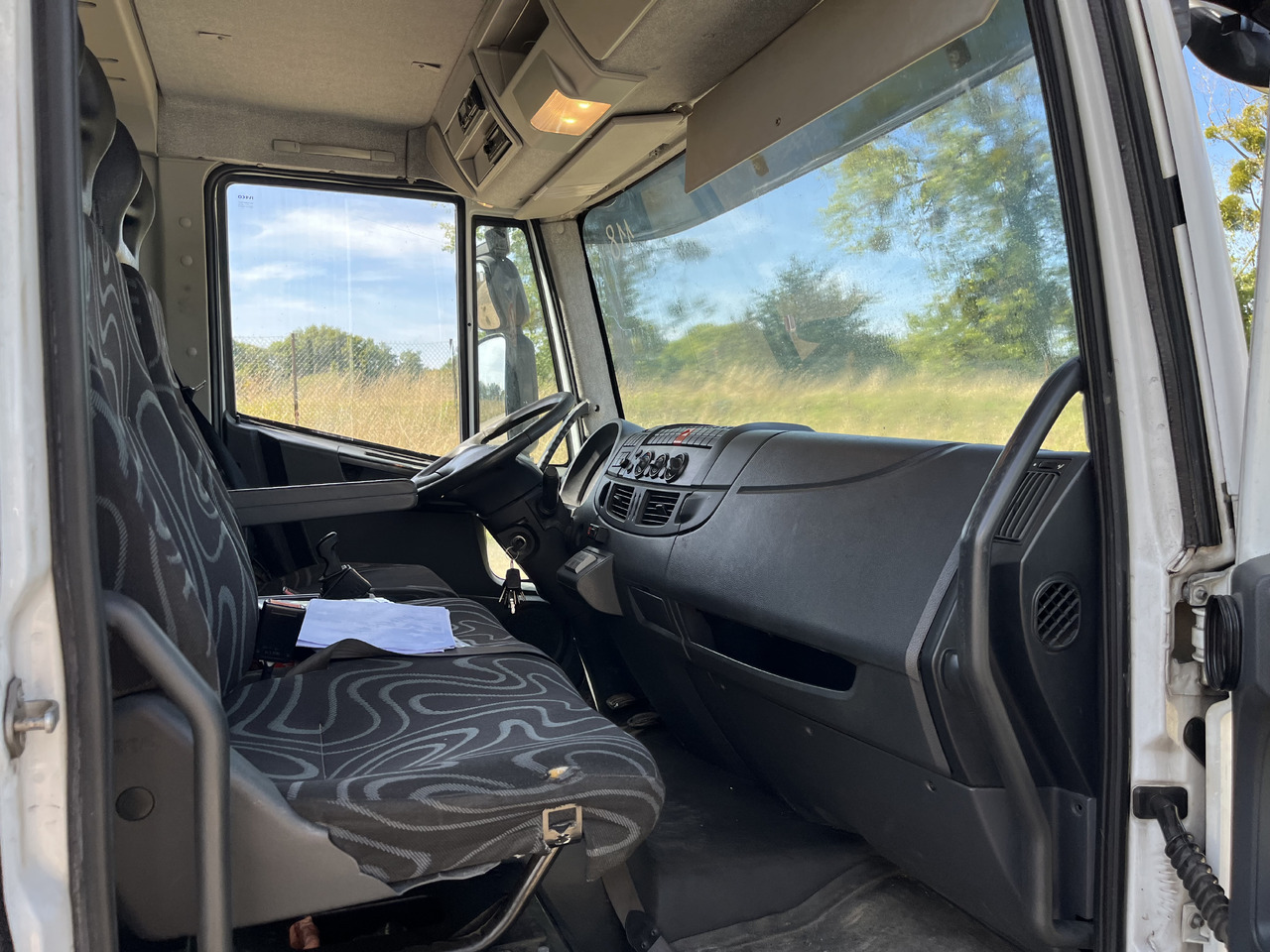 Camion fourgon Iveco Eurocargo 100E22 caisse double cabine 7 places