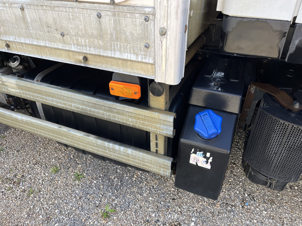 Camion fourgon Iveco Eurocargo 100E22 caisse double cabine 7 places