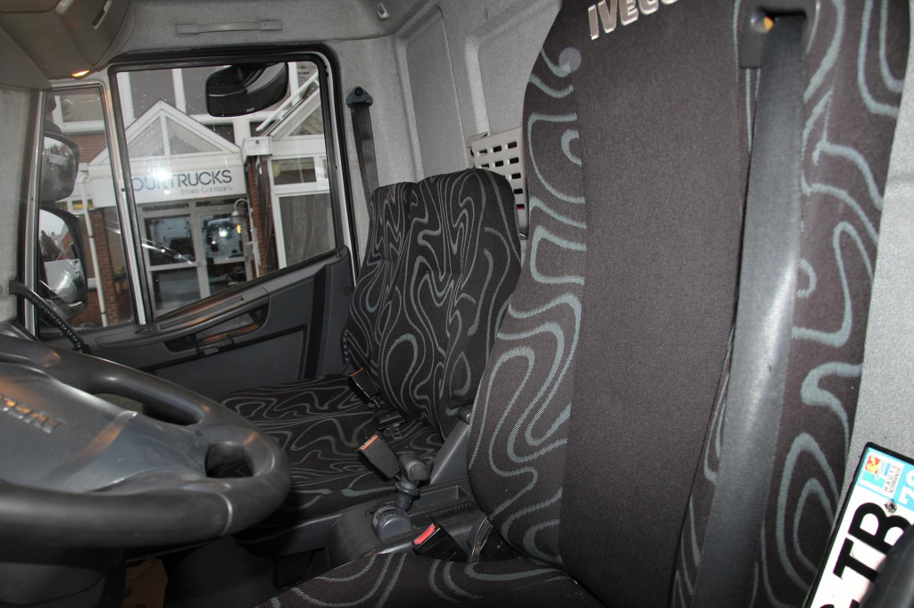 Camion fourgon Iveco Eurocargo  120E18 EEV Koffer 7,5m Seiten Tür  LBW