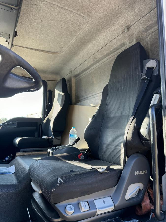 Camion fourgon MAN TGM 18.250