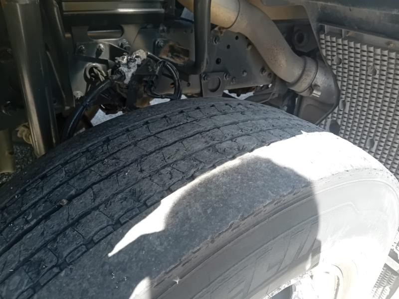 Camion fourgon Mercedes Axor 1829