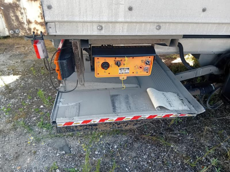 Camion fourgon Mercedes Axor 1829