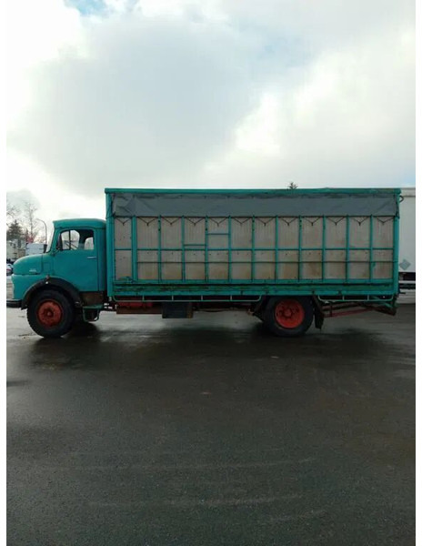 Camion fourgon Mercedes-Benz 1113