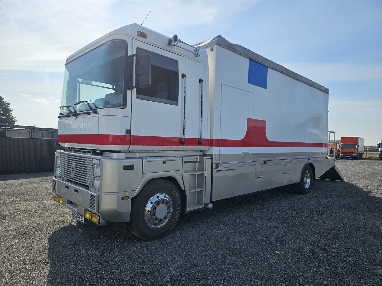 Camion fourgon Renault AE380 PHASE1