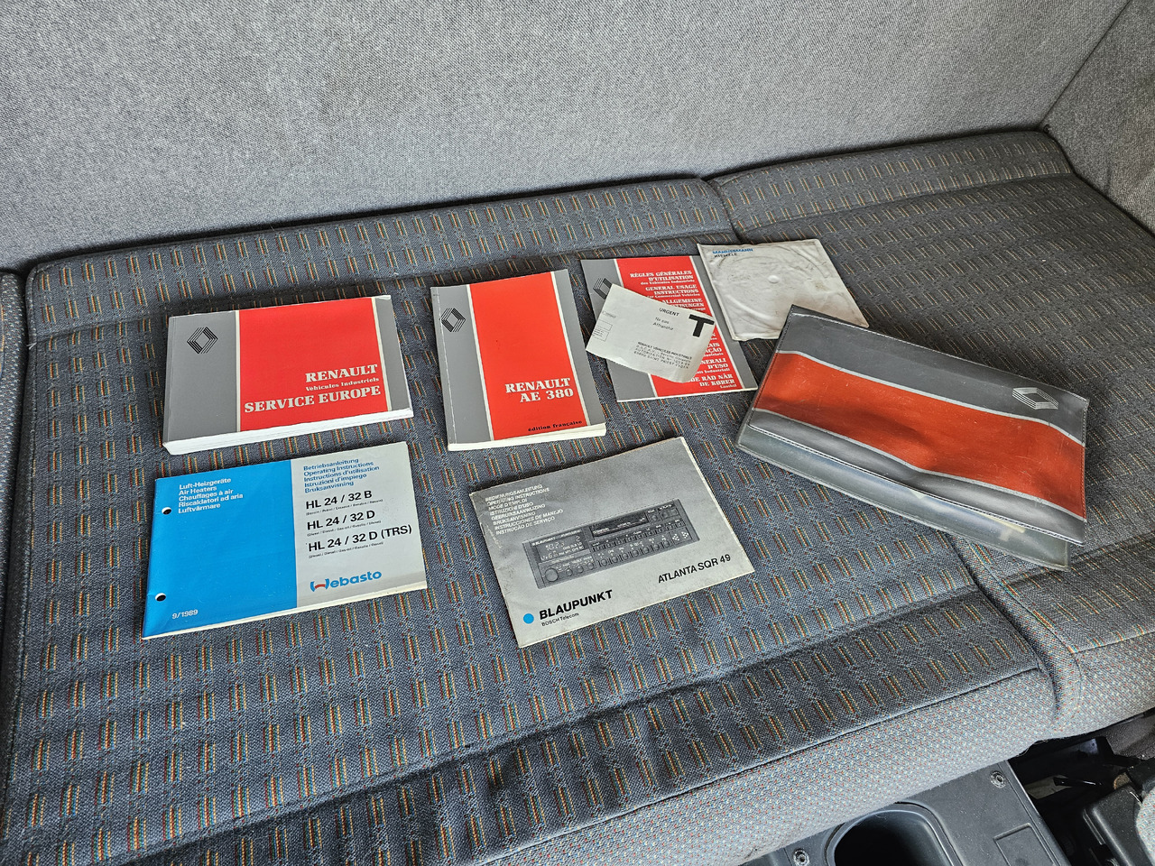 Camion fourgon Renault AE380 PHASE1