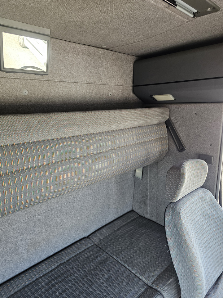 Camion fourgon Renault AE380 PHASE1