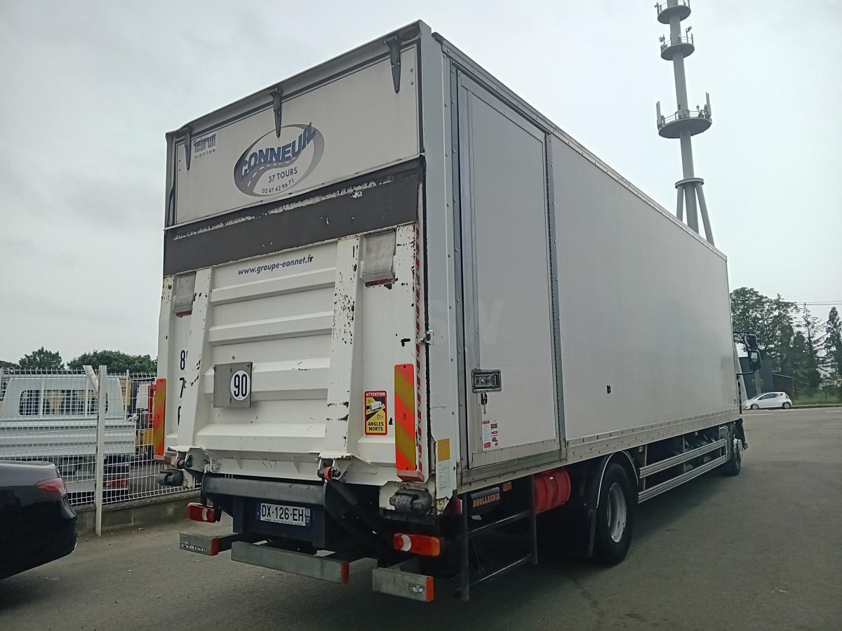 Camion fourgon Renault D16