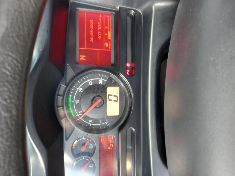 Camion fourgon Renault D 4X2 180cv