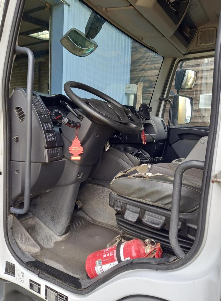 Camion fourgon Renault D 4X2 180cv