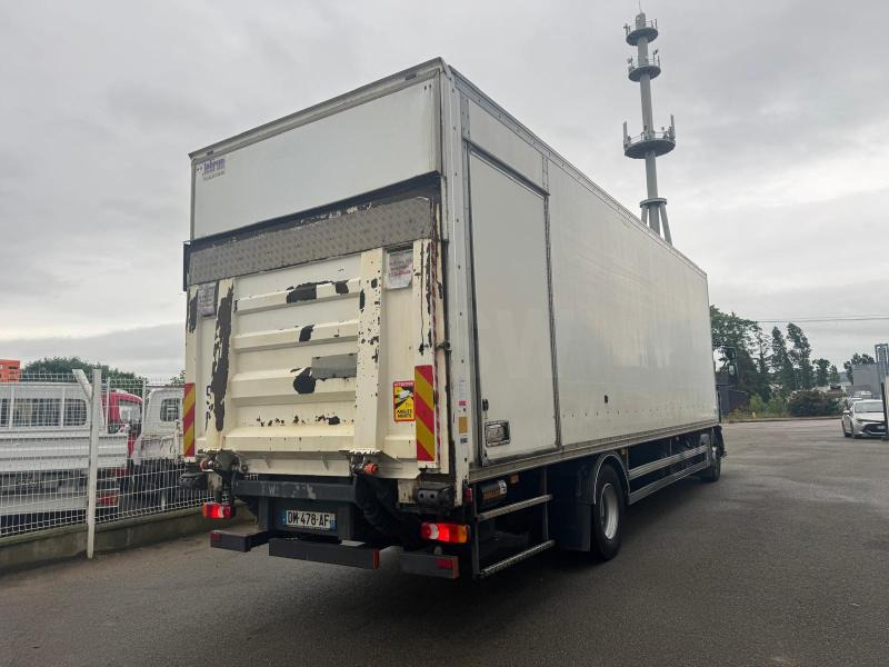 Camion fourgon Renault D-Series