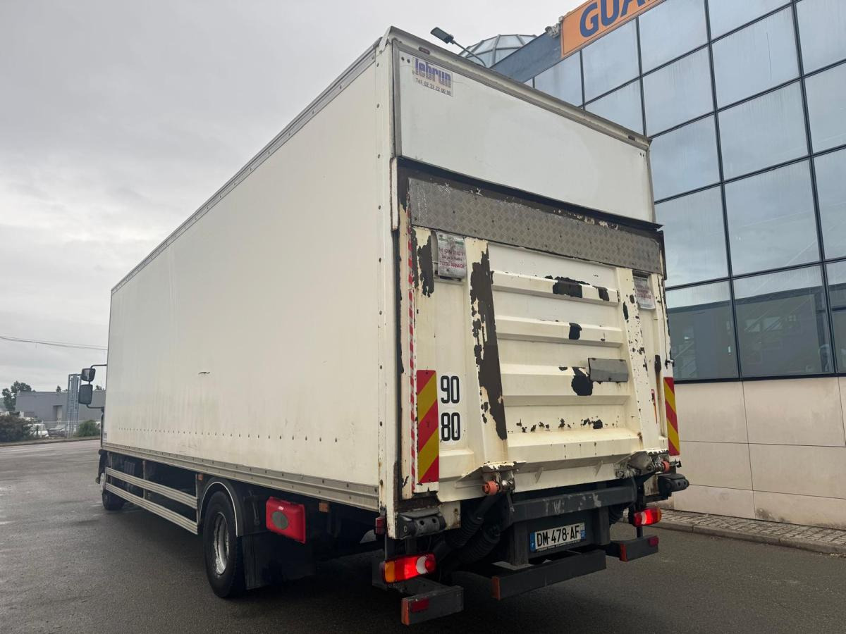 Camion fourgon Renault D-Series