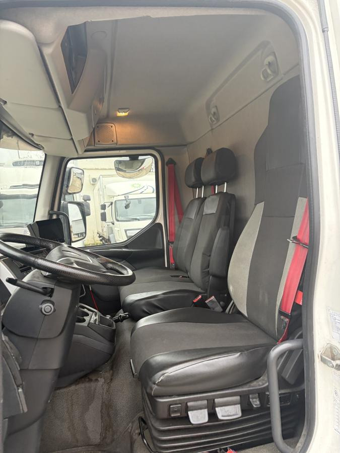 Camion fourgon Renault D-Series 240.12