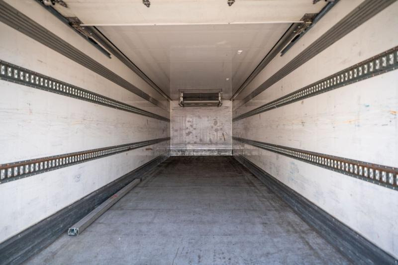 Camion frigorifique Mercedes AXOR 1829-MP3+ CARRIER