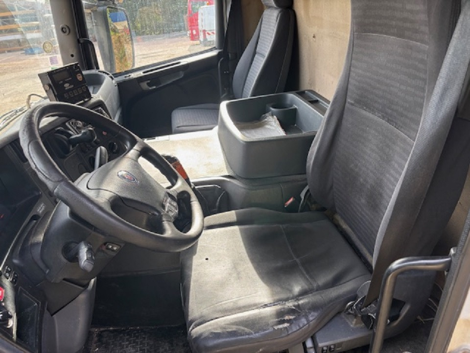 Camion frigorifique SCANIA P310