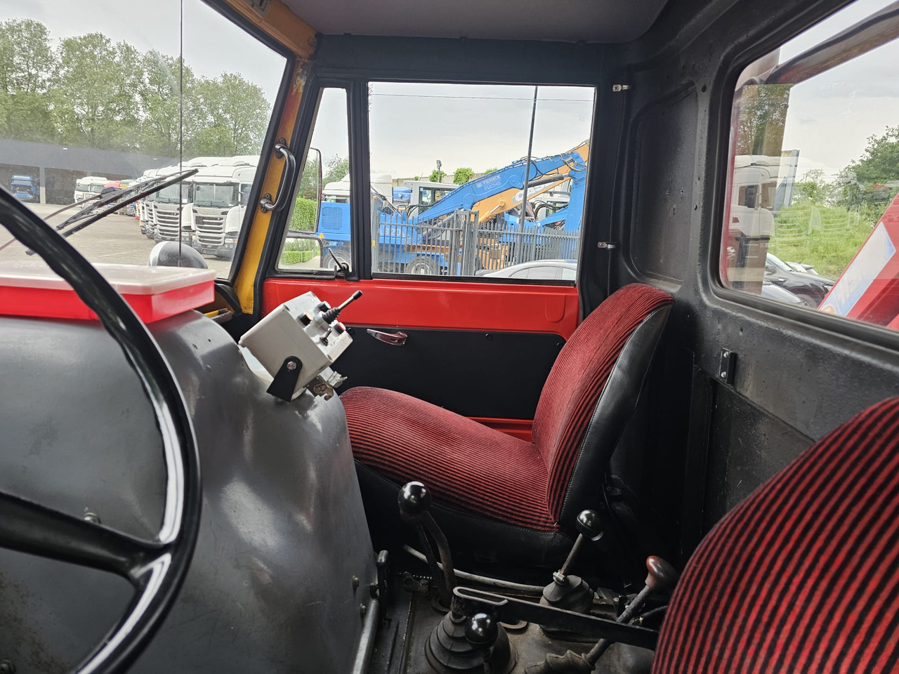 Camion grue Unimog 406/U9000 4x4