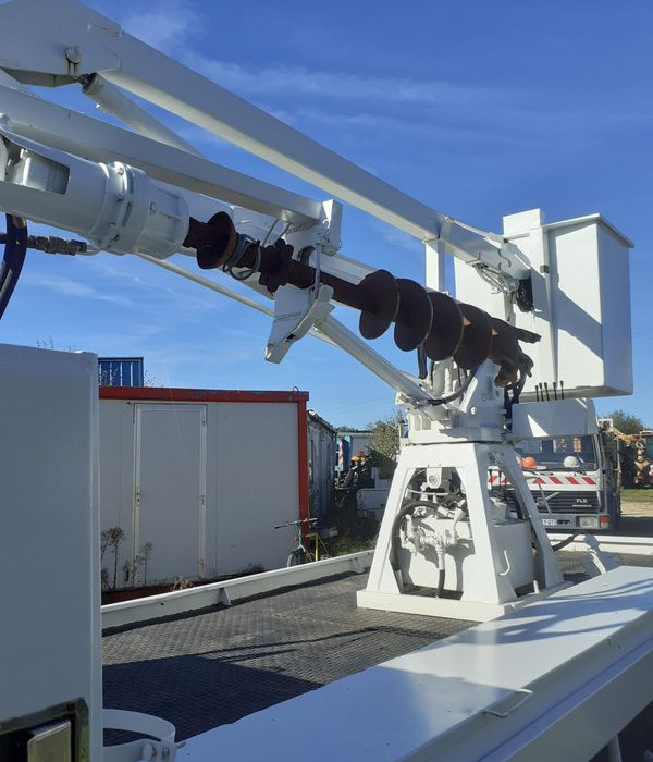 Camion plateau Camion tarieres Plantation Poteaux France Telecom