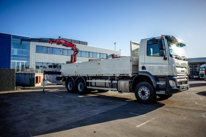 Camion plateau DAF CF 450-6X4+FASSI18T/M(3EXT)-78500KM
