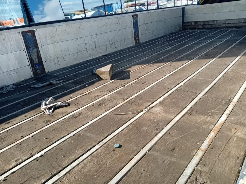 Camion plateau DAF XF105 460