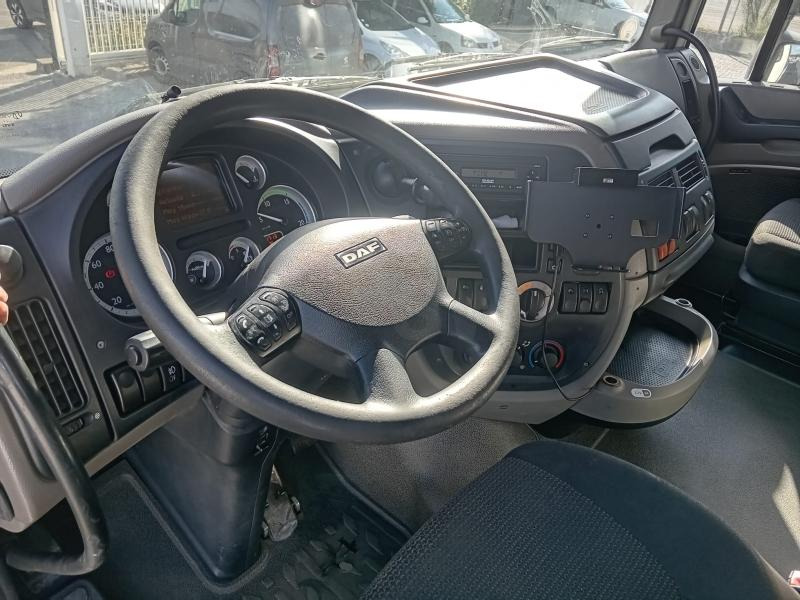 Camion plateau DAF XF105 460