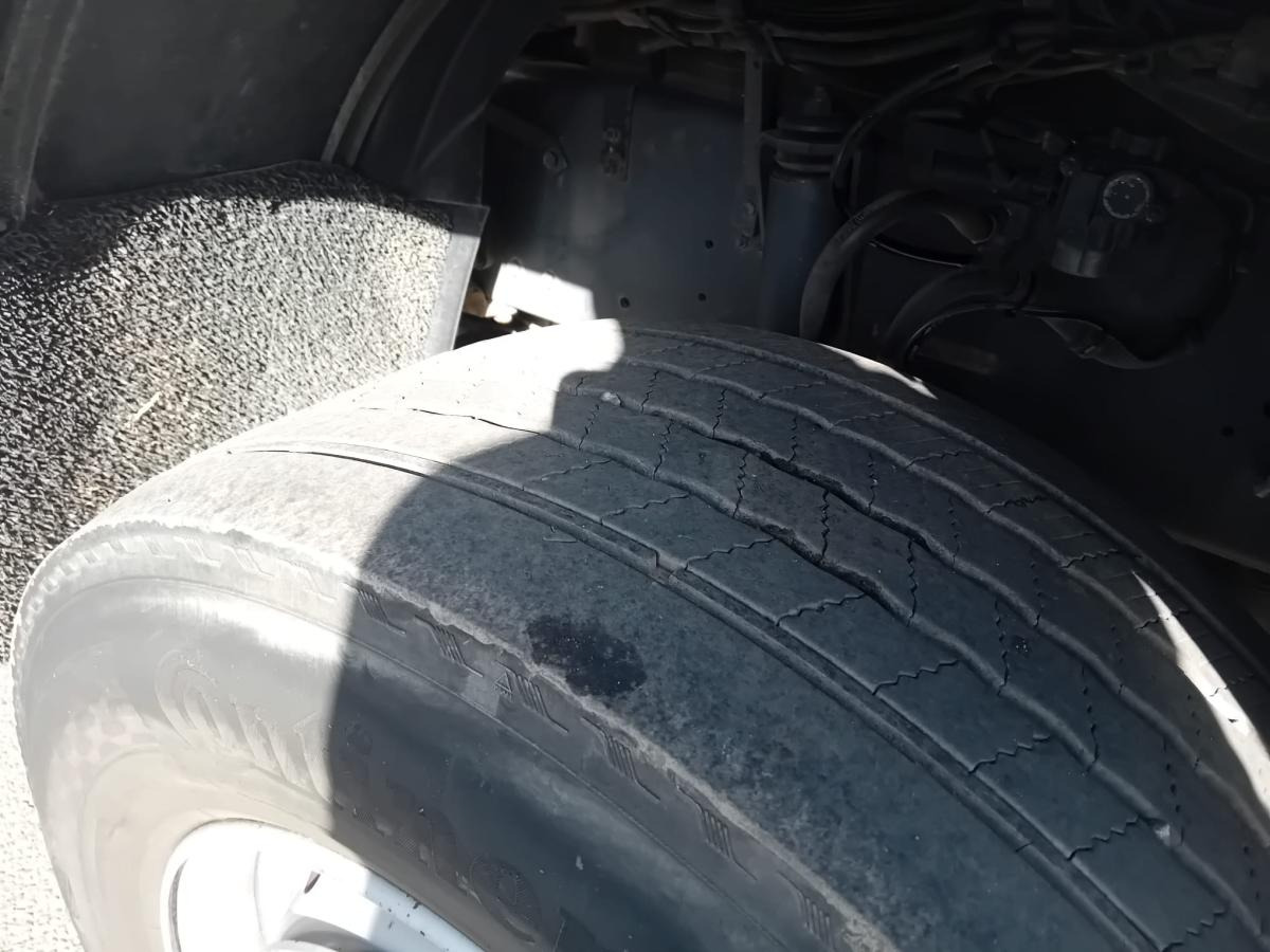 Camion plateau DAF XF105 460