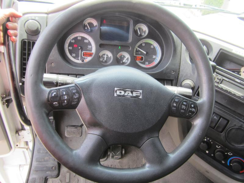 Camion plateau DAF XF105 460