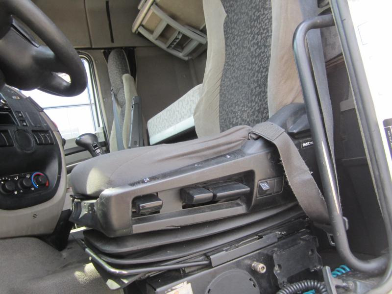 Camion plateau DAF XF105 460