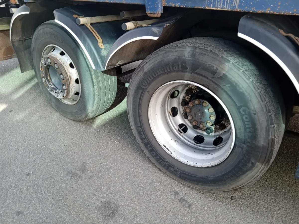 Camion plateau DAF XF105 460