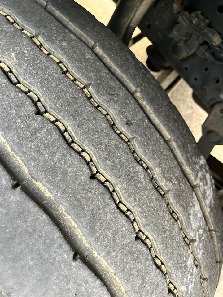 Camion plateau Iveco Eurotrakker 260E36