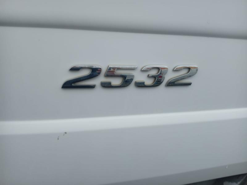 Camion plateau Mercedes Actros 2532