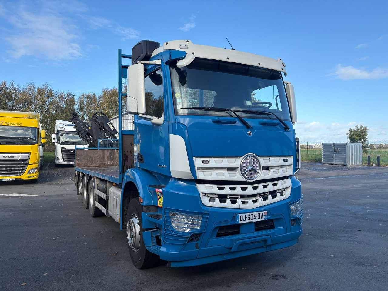 Camion plateau Mercedes Arocs 3240