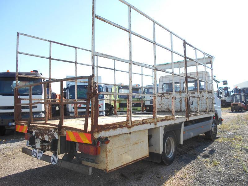 Camion plateau Mercedes Atego 815