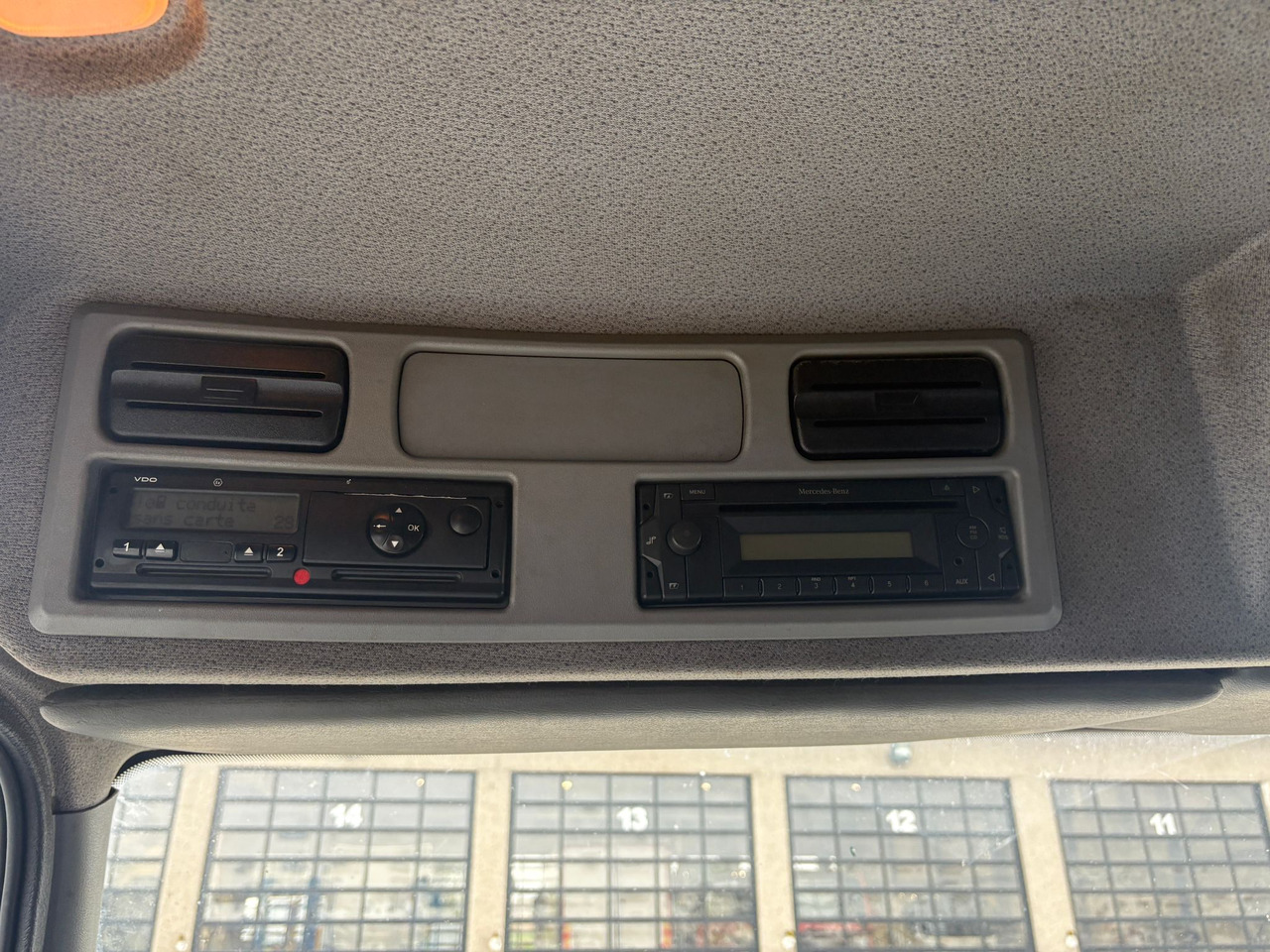 Camion plateau Mercedes Axor 2533