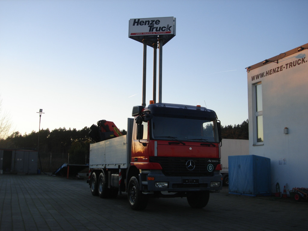 Camion plateau Mercedes-Benz Actros Pritsche Heckkran 2640 6x4 PK 27.000 Kran